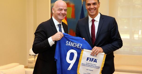 Foto: Pedro Sánchez recibió a Gianni Infantino en La Moncloa en el mes de septiembre. (EFE)