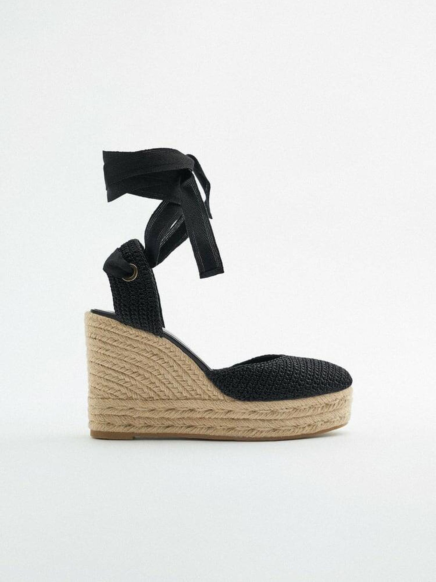 Las nuevas sandalias de cuña de Zara. (Cortesía)