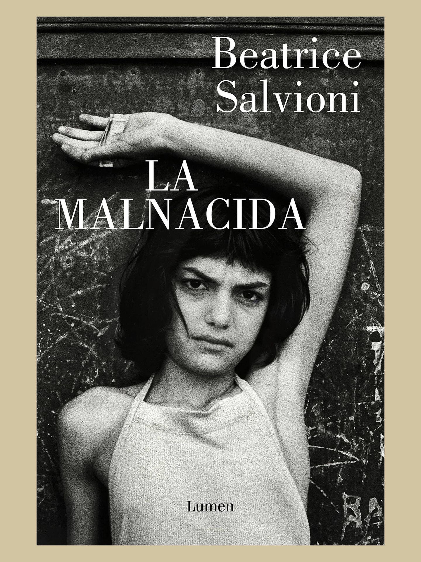 Portada de 'La Malnacida', ópera prima de Beatrice Salvioni.