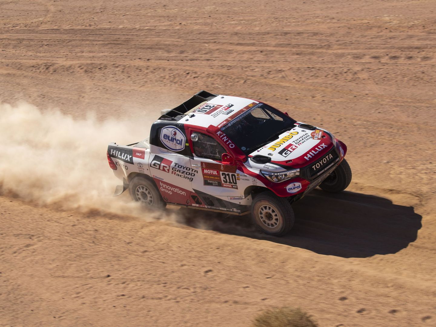 Fernando Alonso, durante la tercera etapa del Rally Dakar. (EFE)