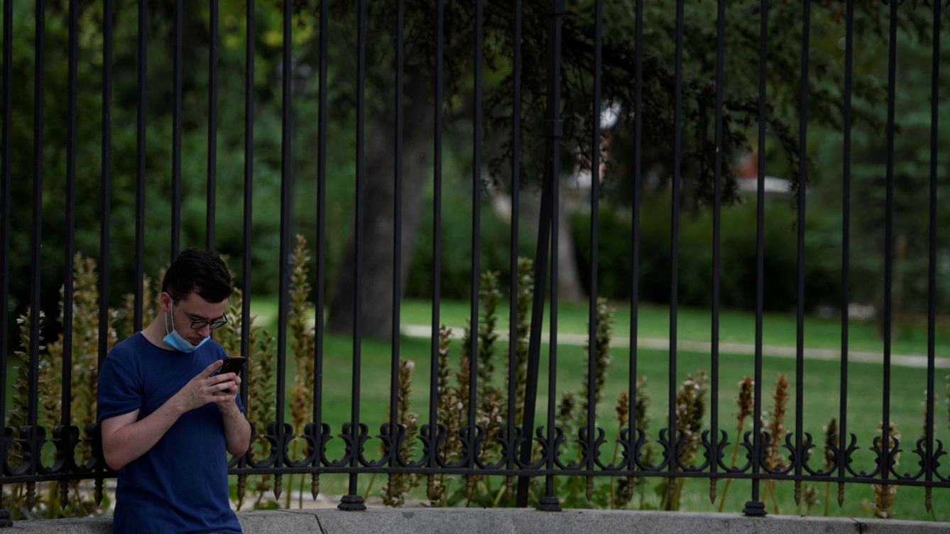 Vallar parques para acabar con el botellón: el dilema que recorre la Comunidad de Madrid