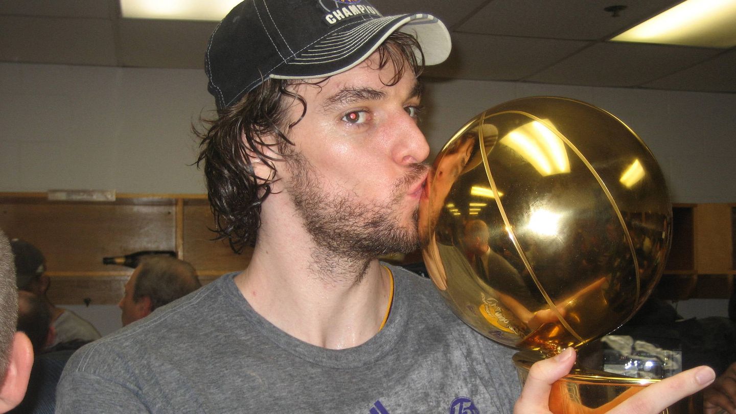 En 2009, Gasol besó por primera vez el trofeo de campeón de la NBA