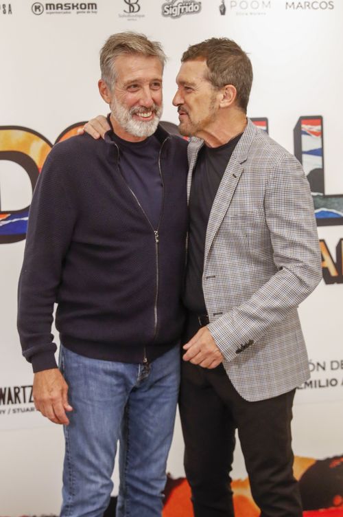 Emilio Aragón y Antonio Banderas, en el estreno de 'Godspell'. (EFE)