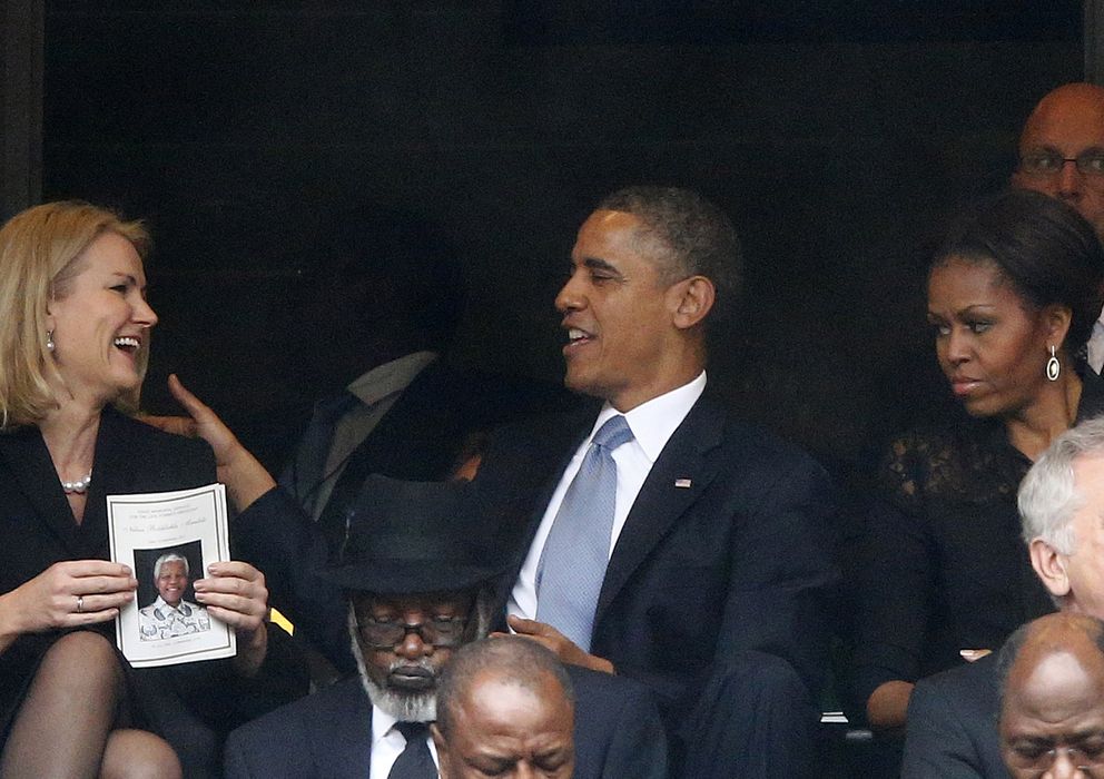 Foto: Helle Thorning-Schmidt conversa con Barack Obama durante la ceremonia de homenaje a Mandela (Reuters).