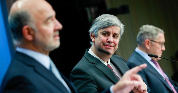 Foto: El comisario europeo de Asuntos Económicos y Financieros, Pierre Moscovici; el presidente del Eurogrupo, el portugués Mario Centeno; y el director gerente del Mecanismo Europeo de Estabilidad (MEDE), Klaus Regling, 