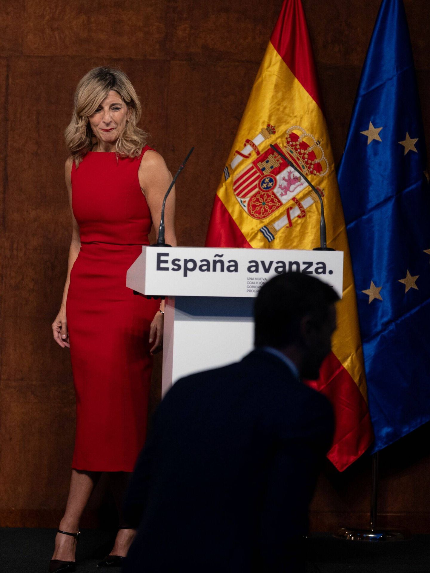 El look seleccionado por Yolanda Díaz para firmar su acuerdo con Pedro Sánchez. (Europa Press)