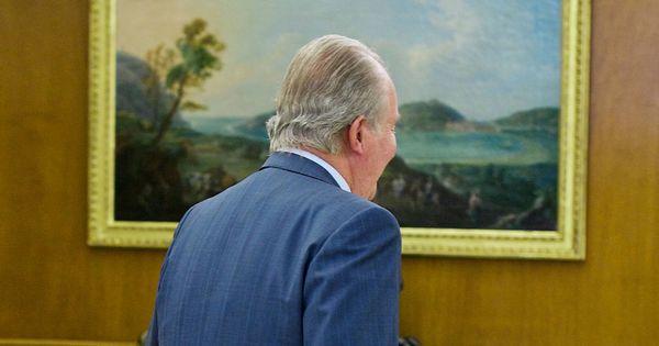 Foto: El rey Juan Carlos, en su despacho del Palacio Real. (Getty)