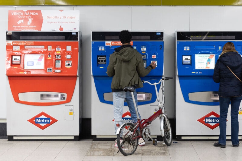 Foto de Las máquinas del Metro cambian desde hoy: servicio de atención por videollamada