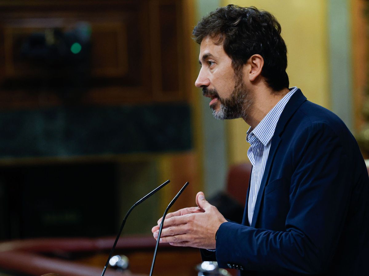Foto: El diputado de Unidas Podemos Antonio Gómez-Reino, en el Congreso. (EFE/J.J. Guillen)