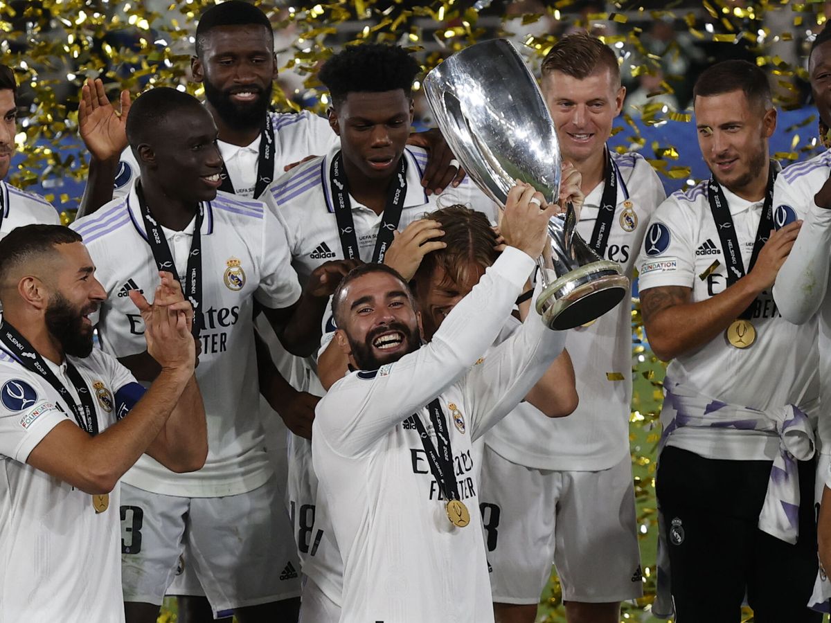 Foto: Los jugadores del Real Madrid, tras ganar la Supercopa de Europa. (EFE/Chema Moya)
