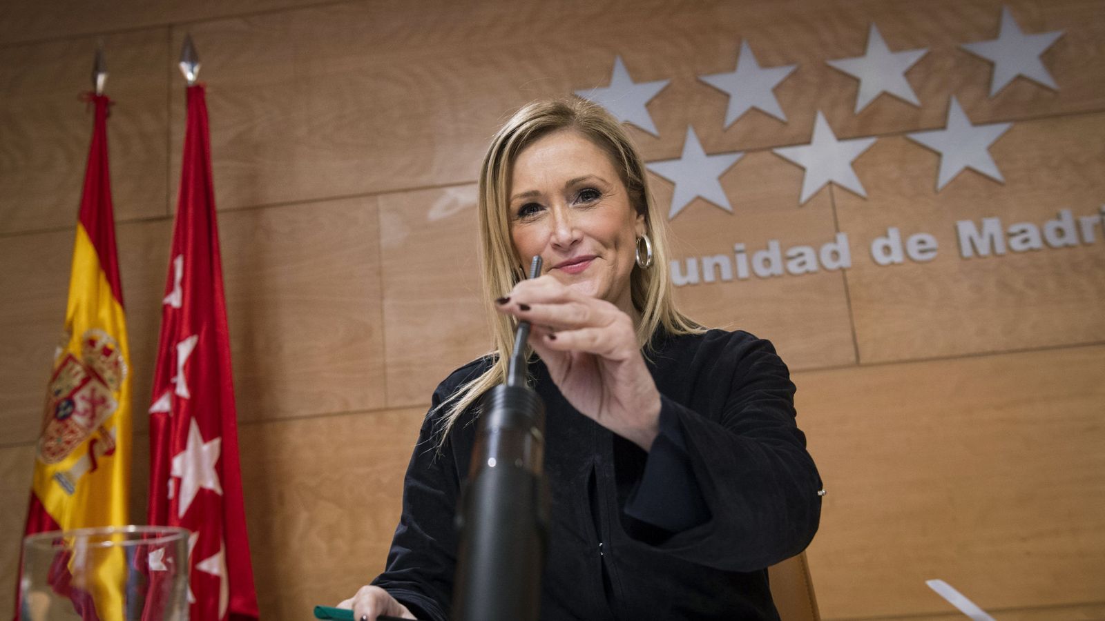 Foto: La presidenta de la Comunidad de Madrid, Cristina Cifuentes, durante una rueda de prensa. (Efe)