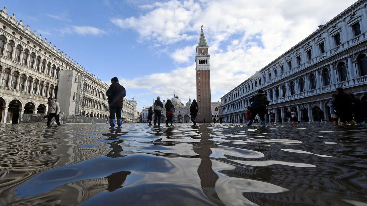 El 'agua alta' no da tregua a Venecia y se espera una subida de 160 centímetros