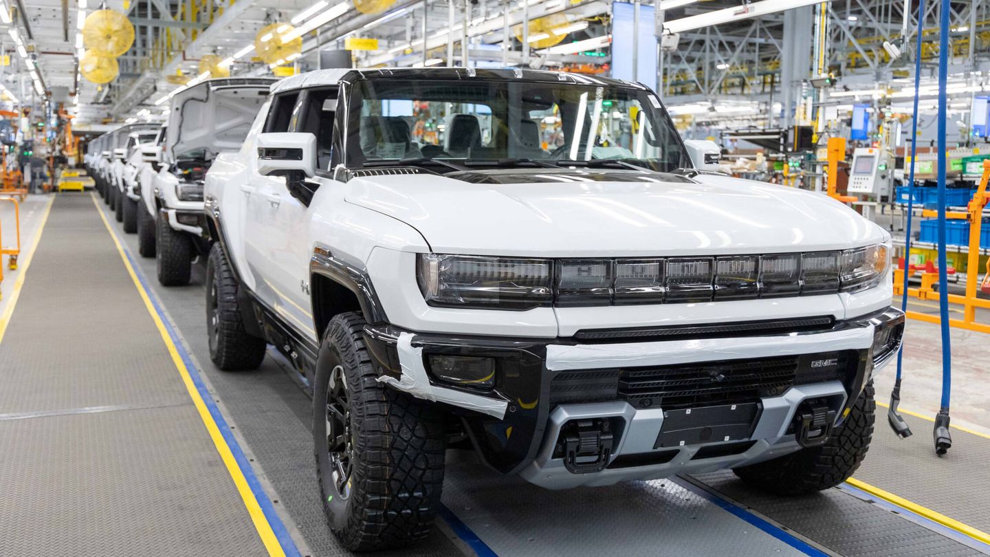 El GMC Hummer EV se fabrica ya en Detroit, tras una inversión previa de 1.950 millones de euros en la planta Factory ZERO. (GM)