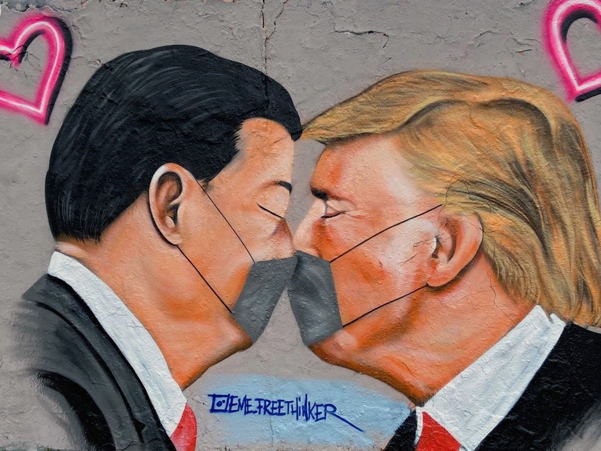 Foto: Trump y Xi Jinping, en un grafiti del muro de Berlín. (EFE)