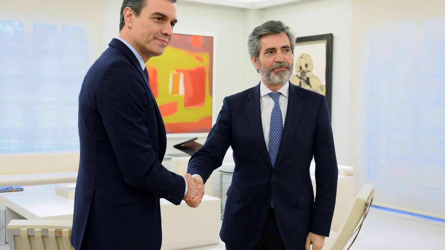 Pedro Sánchez (i), junto al presidente del Tribunal Supremo y del Consejo General del Poder Judicial, Carlos Lesmes. (EFE)
