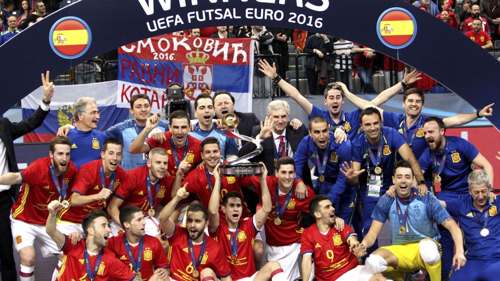 Foto: La selección española de fútbol sala, con el título de campeona de Europa. (EFE)