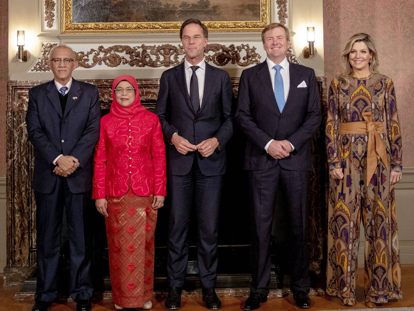Los reyes, con la presidenta de Singapur, su marido, y el presidente de Holanda. (Cordon Press)
