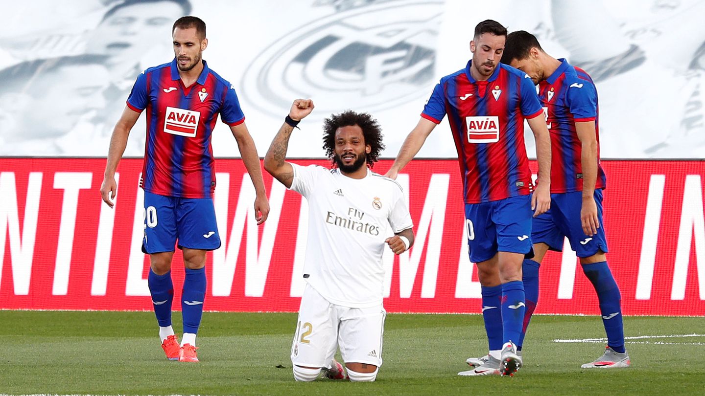 Marcelo celebra el tercer gol al Eibar. (Efe)