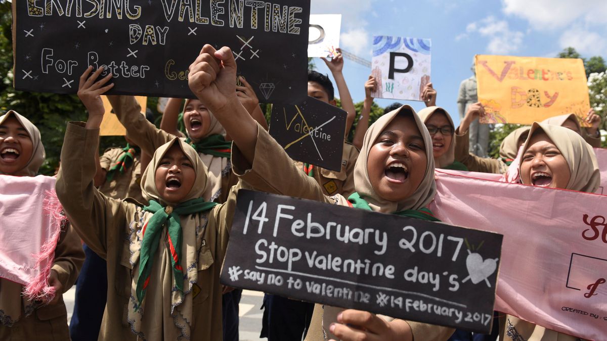 Prohibido celebrar San Valentín: Indonesia y Pakistán se quedan sin fiesta del amor
