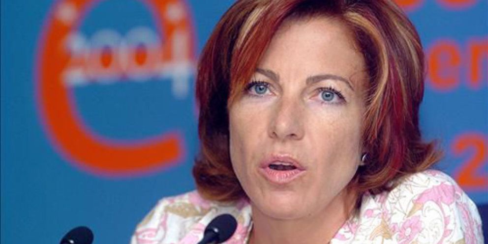 Foto: Jáuregui recupera para Moncloa a la primera mujer que sonó como ministra de Defensa