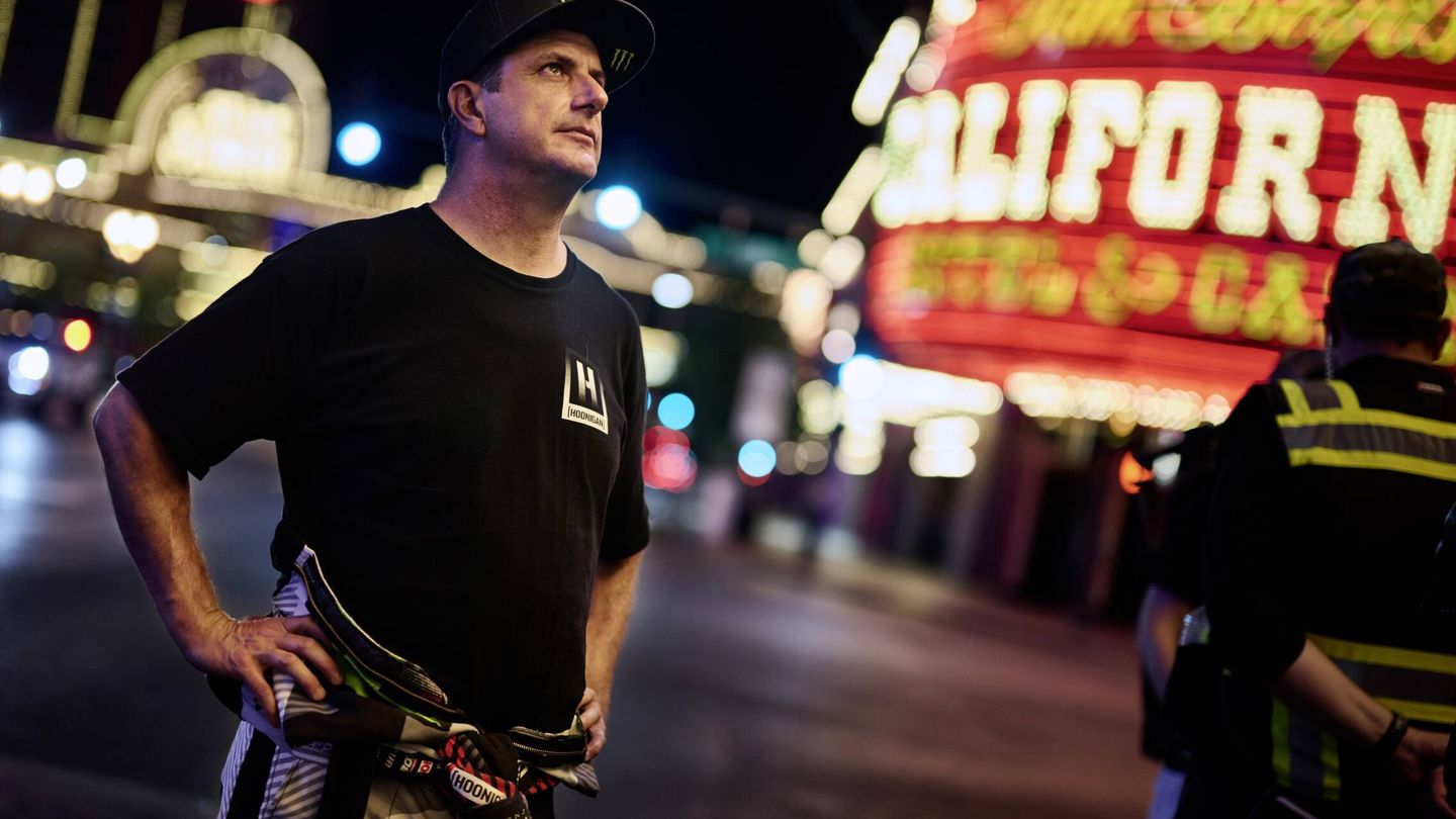 El piloto de rallies Ken Block, en un momento del rodaje de su nuevo video en Las Vegas.