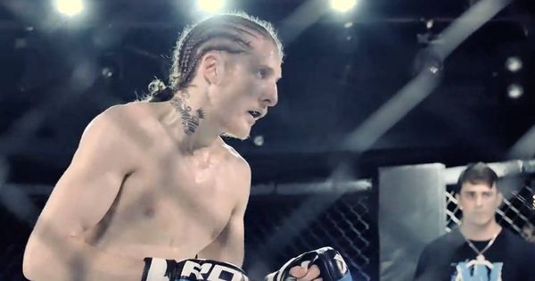 Foto: Louis Nicholson, durante un combate de MMA (Foto: YouTube)