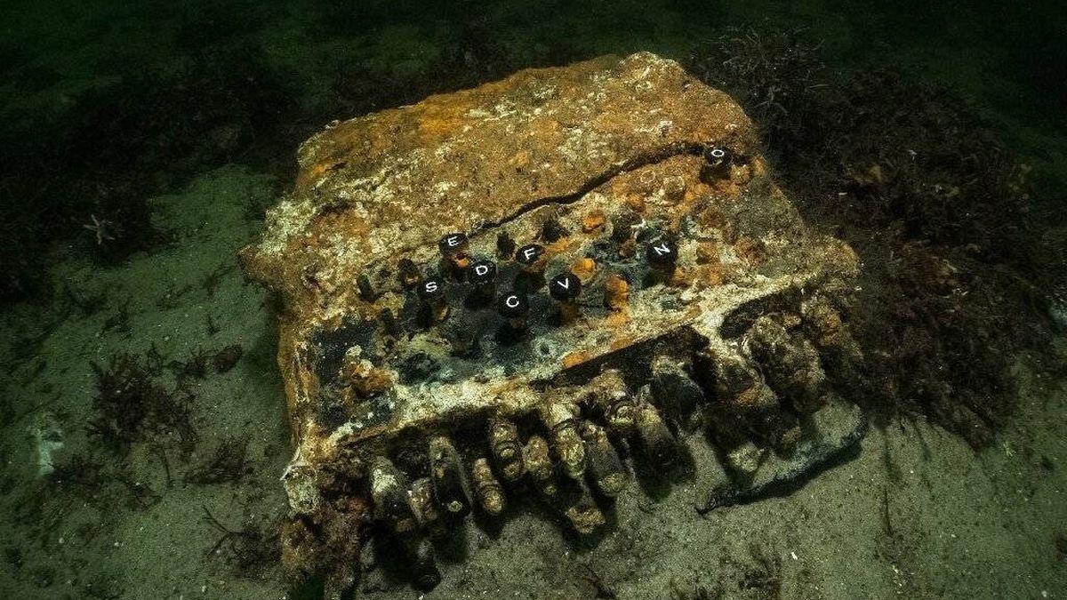 Encuentran la última máquina Enigma, el código nazi, en el fondo del mar Báltico