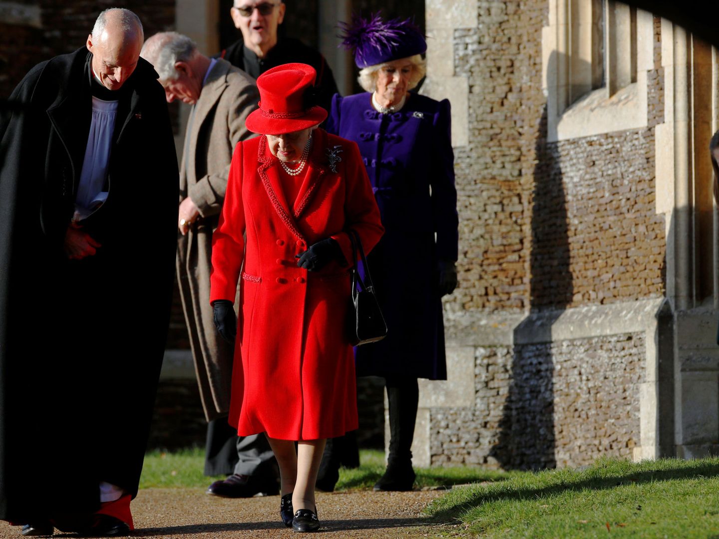 La reina Isabel II, a la salida de la iglesia. (Reuters)