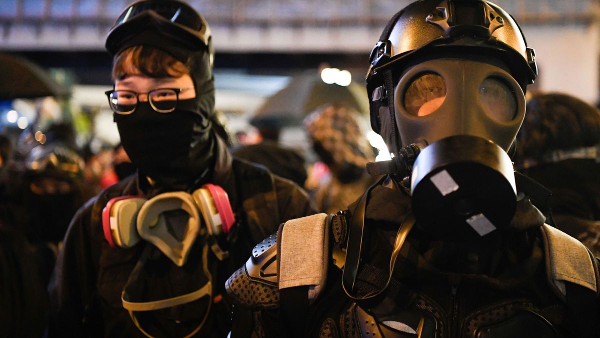Hallan dos bombas caseras listas "para matar y mutilar" en un instituto en Hong Kong