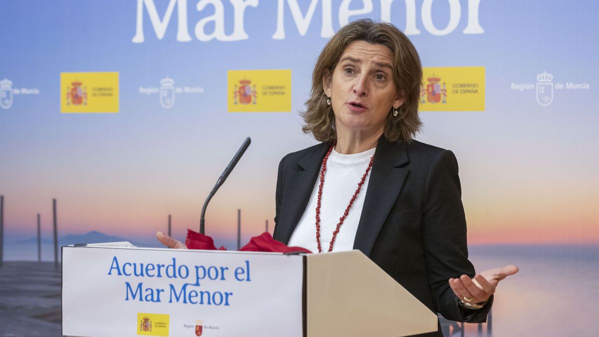 El PSOE intenta rebajar el tono contra García Castellón, mientras el PP exige el cese de Ribera