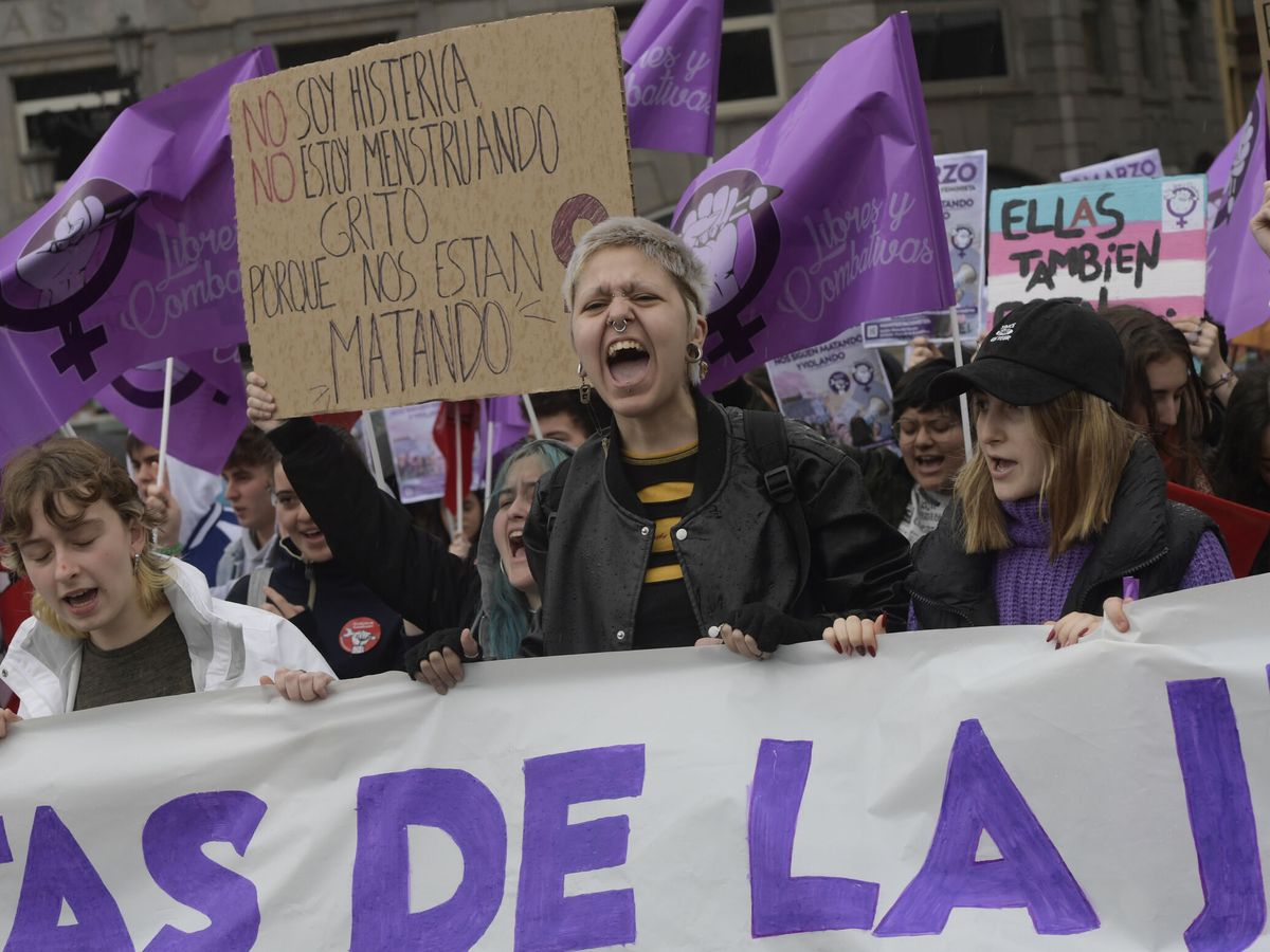Foto: Vista de una manifestación feminista. (EFE/Eloy Alonso)