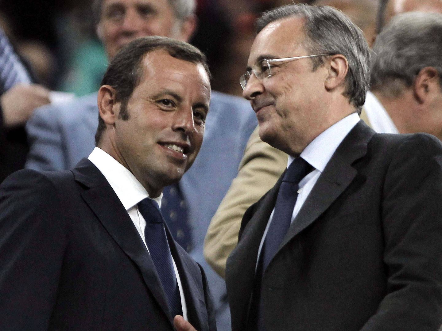 Sandro Rossel y Florentino Pérez, en el Camp Nou. (EFE/Alberto Estévez)