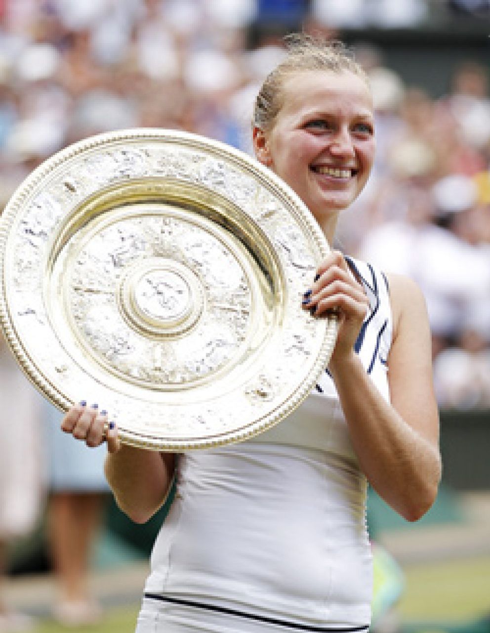 Foto: Kvitova se corona en Wimbledon tras derrotar a Sharapova