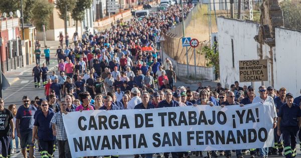 Foto: Marcha de los trabajadores de la planta de Navantia de San Fernando (Cádiz). (EFE)