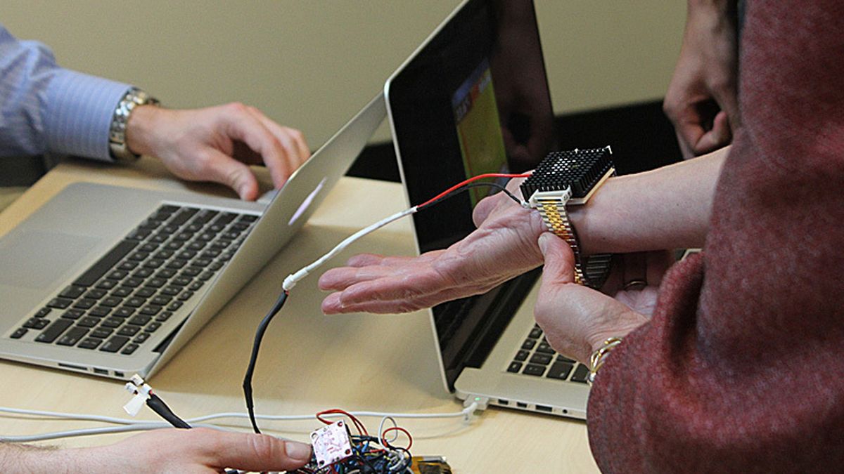 El MIT crea una pulsera que regula la temperatura del cuerpo humano