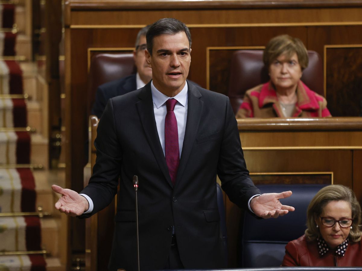 Foto: El presidente del Gobierno, Pedro Sánchez, interviene durante una sesión de control al Gobierno en el Congreso. (EFE/J. C. Hidalgo)