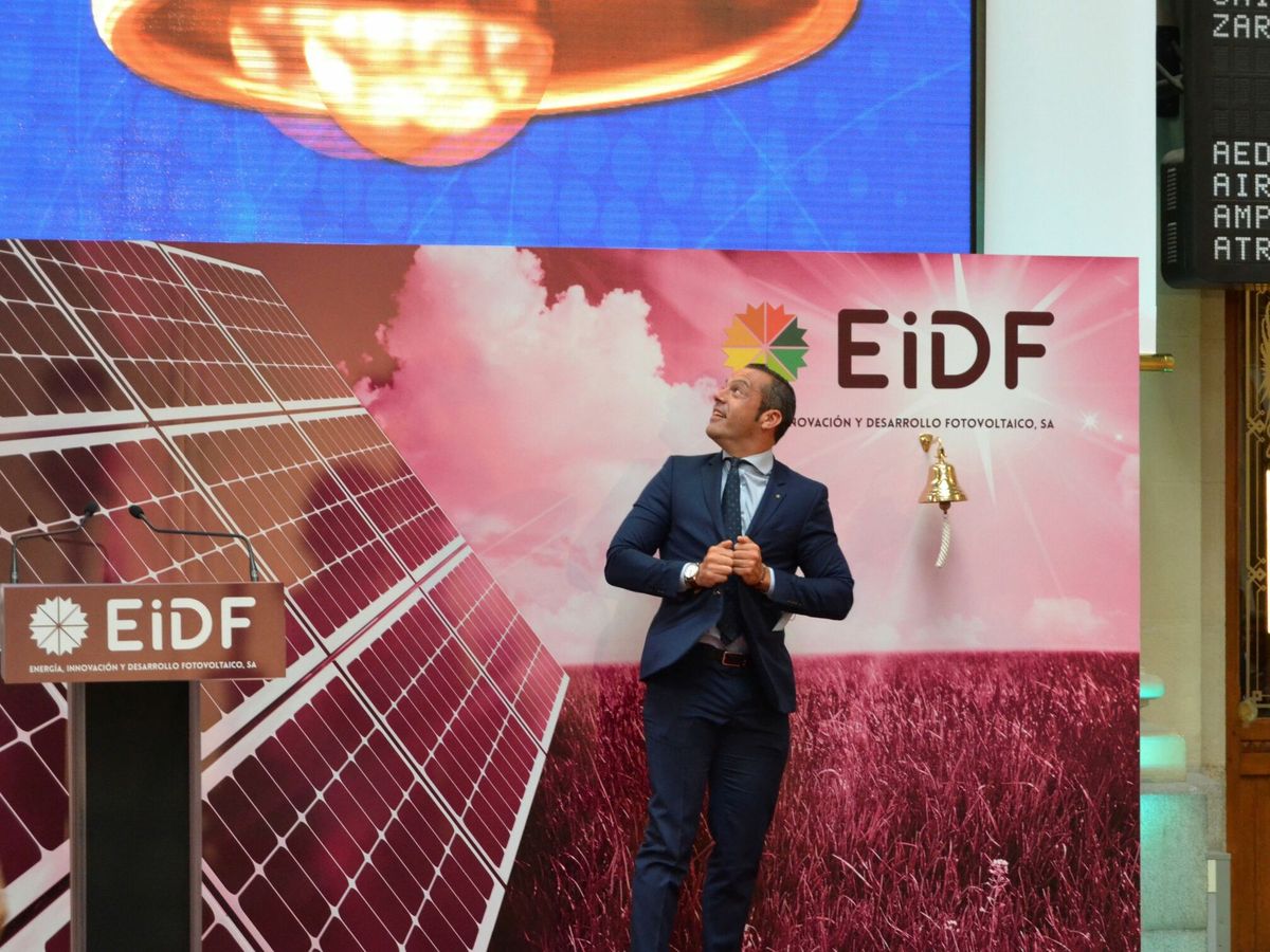 Foto: Fernando Romero, CEO de EiDF, en el estreno de la renovable en el BME Growth, en julio de 2021. (EFE/Esther Egea)