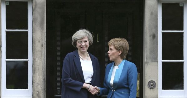 Foto: Theresa May y Nicola Sturgeon en Edimburgo, en julio de 2016. (Reuters)
