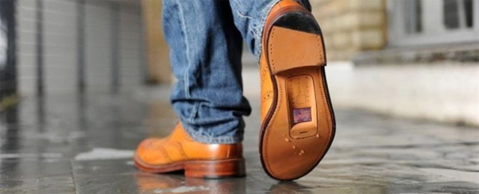 Foto: La británica O2 recicla calzado viejo para crear 'zapatófonos'