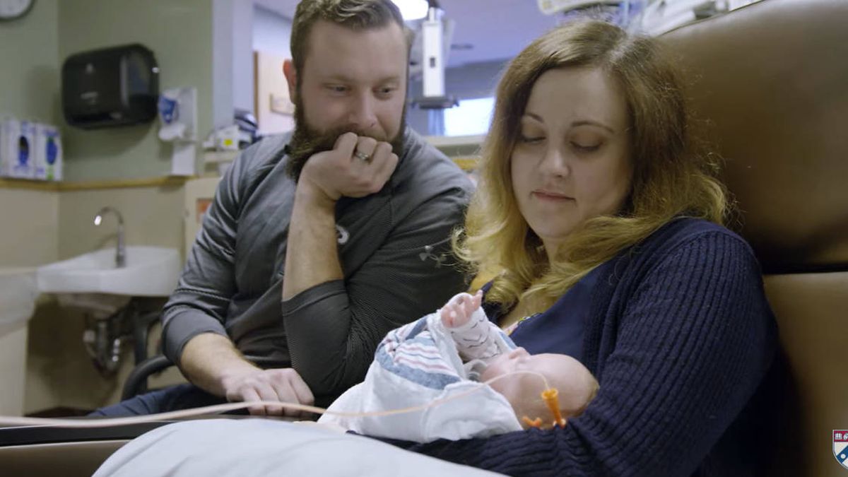 Una mujer da a luz a un bebé sano gracias a un trasplante de útero de una fallecida