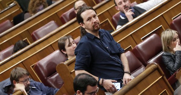 Foto: El secretario general de Podemos, Pablo Iglesias, durante un pleno del Congreso. (EFE)