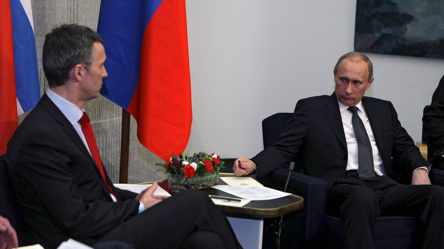 Stoltenberg reunido con Putin durante su etapa como primer ministro noruego. (EFE)