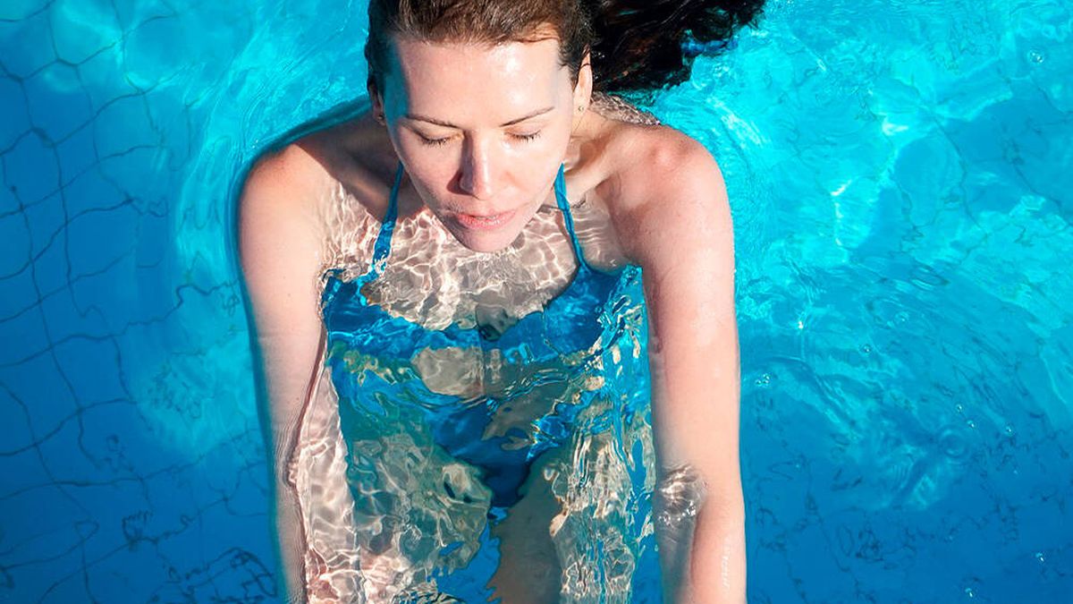 Adelgazar en verano es posible si pones en práctica estos cinco ejercicios en la piscina 