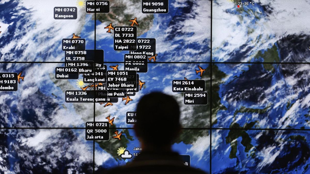 Un satélite chino capta imágenes de posibles restos del avión malasio desaparecido