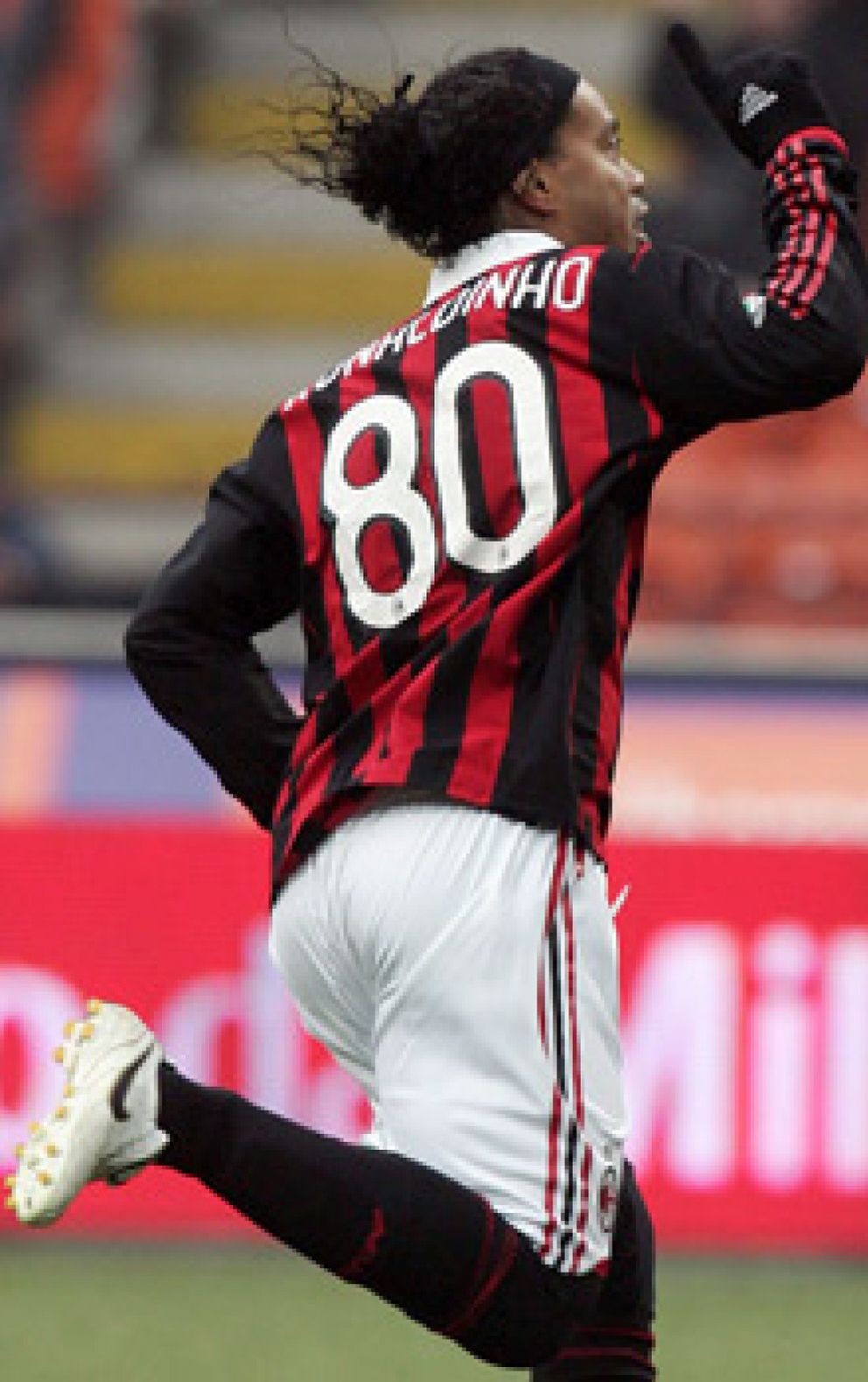 Foto: 'Hat-trick' de 'Dinho' para acercar al Milan al liderato