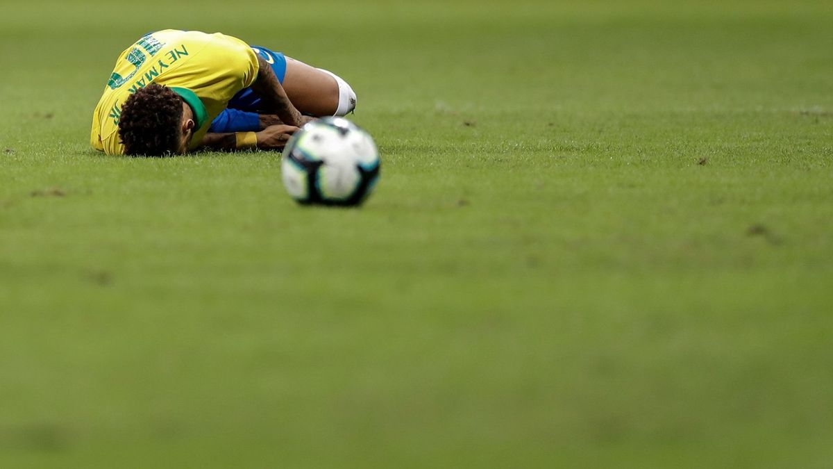 Semana negra para Neymar: de la denuncia por violación, a la lesión de tobillo