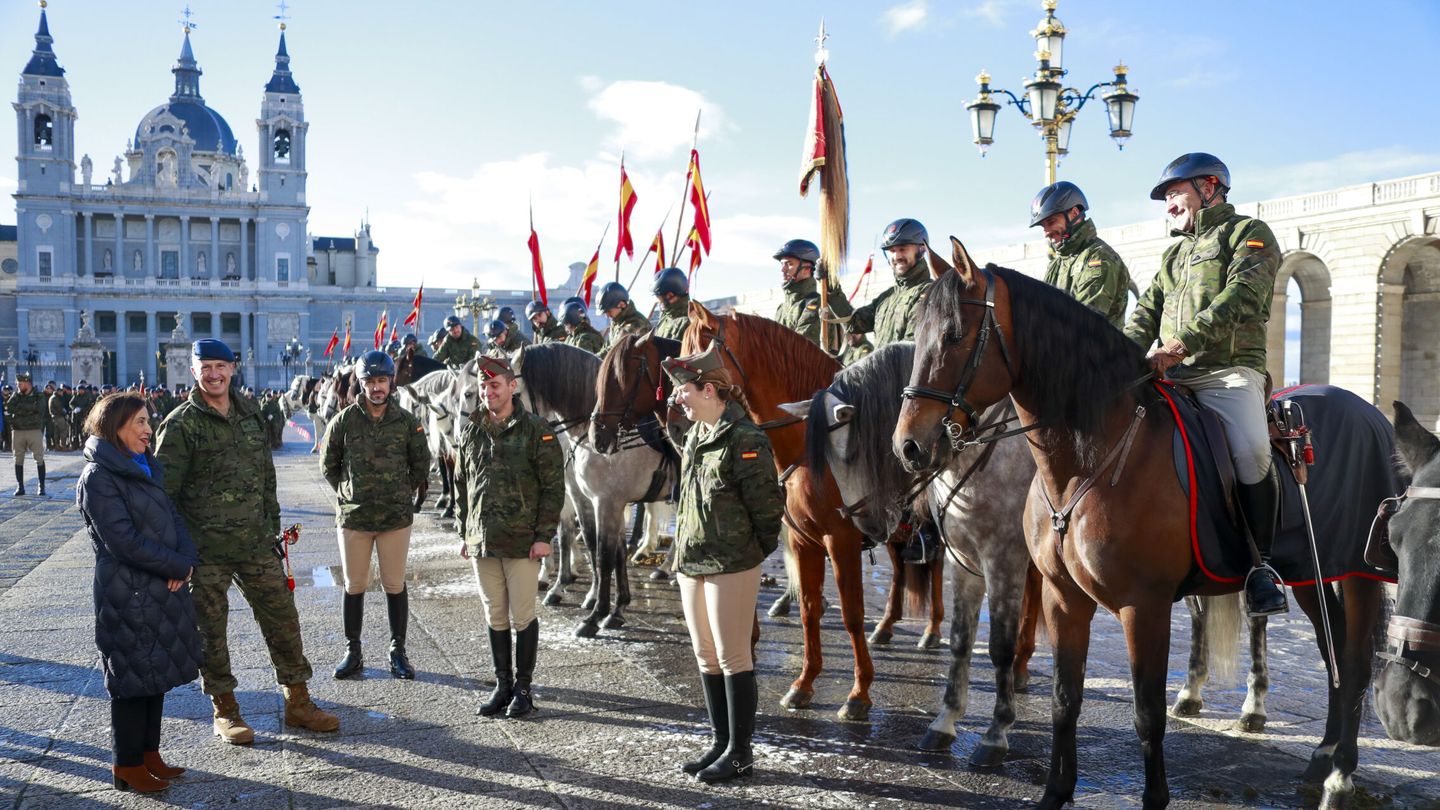 La ministra de Defensa, Margarita Robles, se desplazaba el día 5 de enero al Palacio Real para felicitar la Pascua Militar a la Guardia Real. (EFE/Ministerio de Defensa/Rubén Somonte)