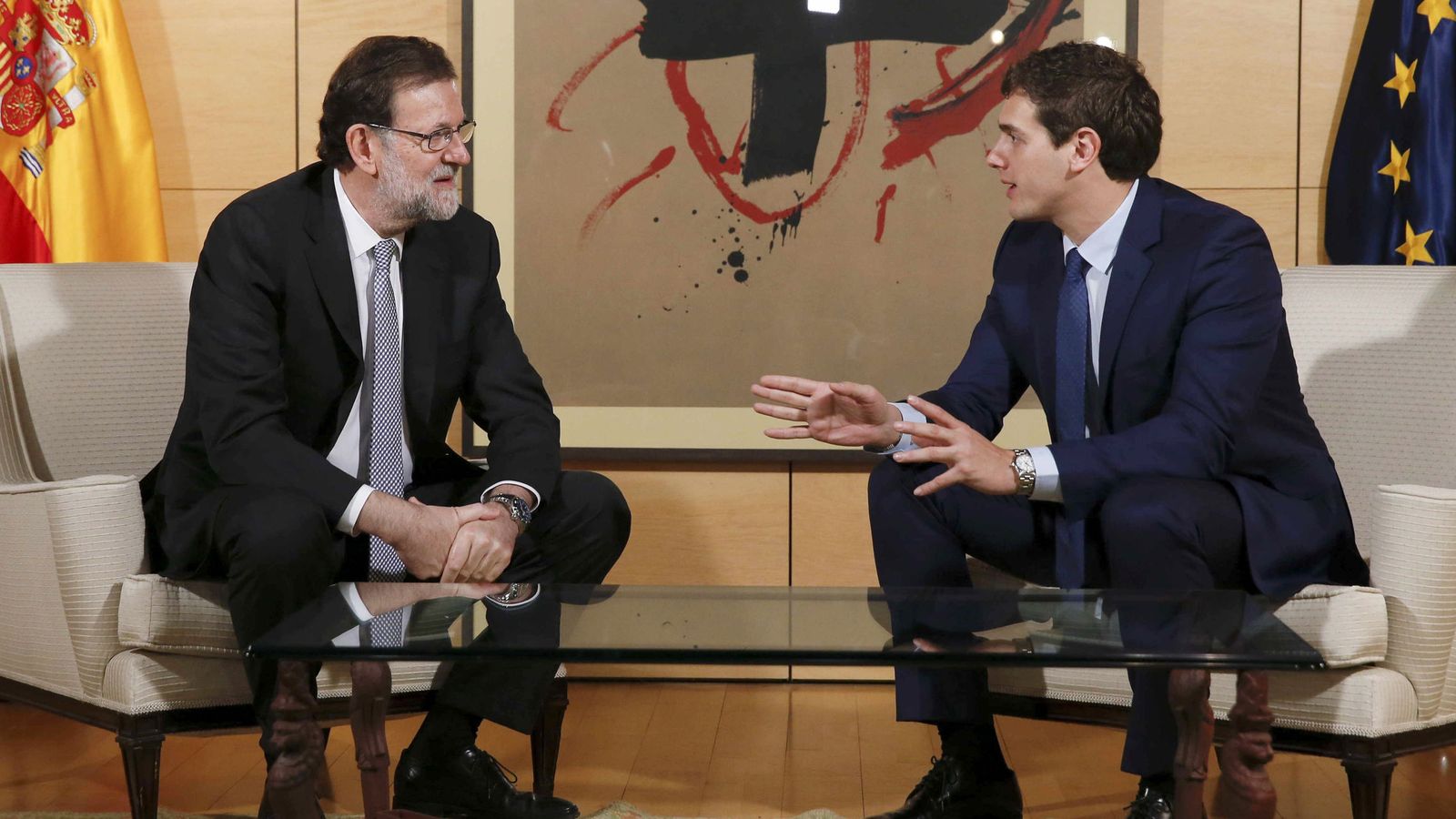 Foto: Mariano Rajoy y Albert Rivera se reúnen en el Congreso de los Diputados (Efe)