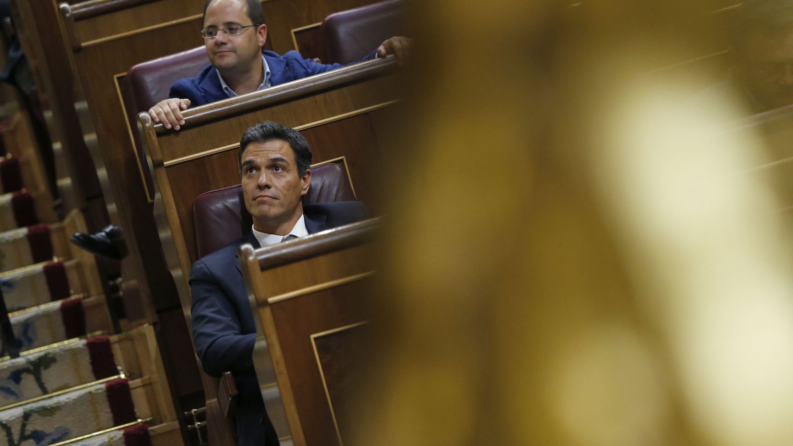 Foto: Pedro Sánchez, en su escaño en el Congreso, durante la segunda jornada del debate de investidura de Mariano Rajoy, este 31 de agosto. (EFE)