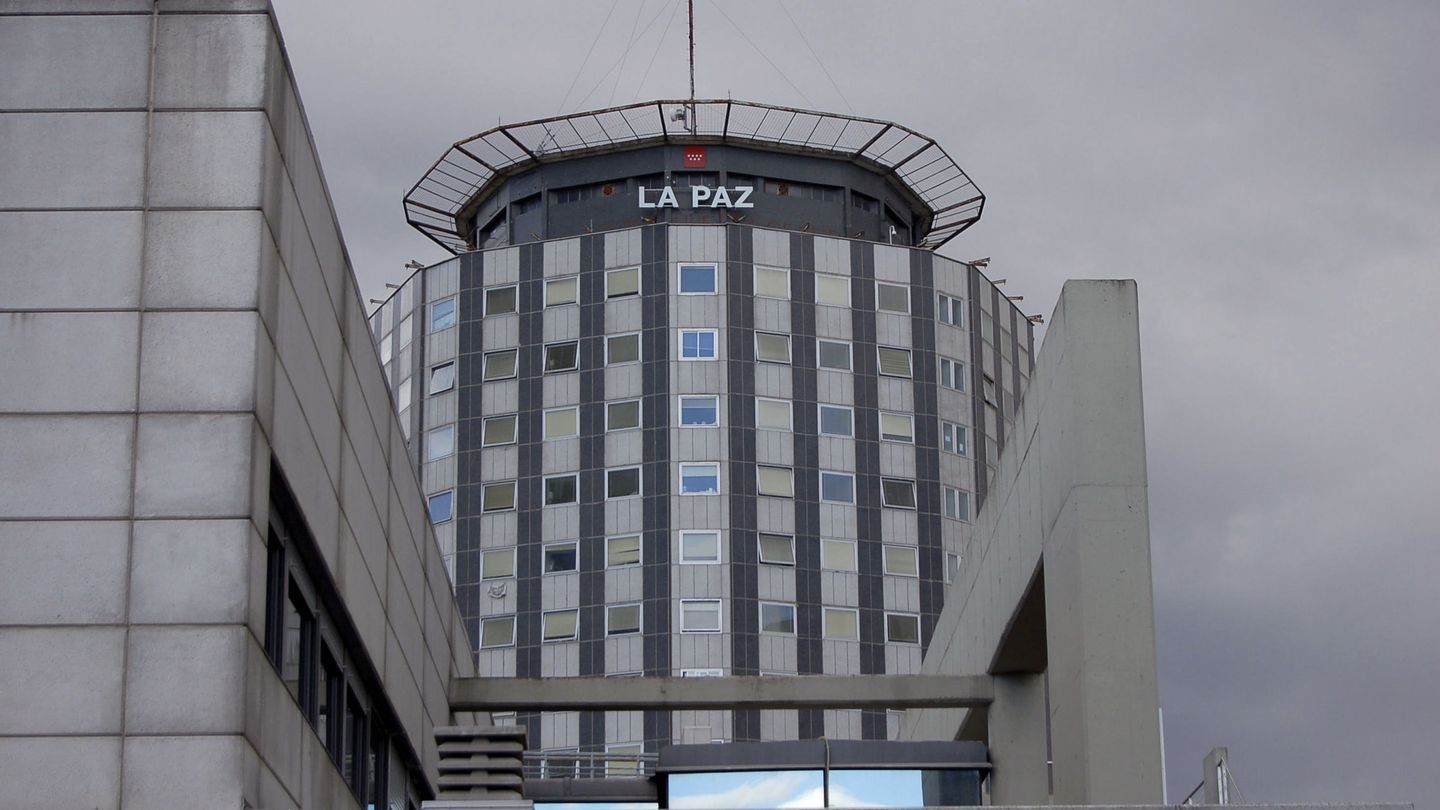 Uno de los edificios del hospital madrileño de La Paz. (EFE)